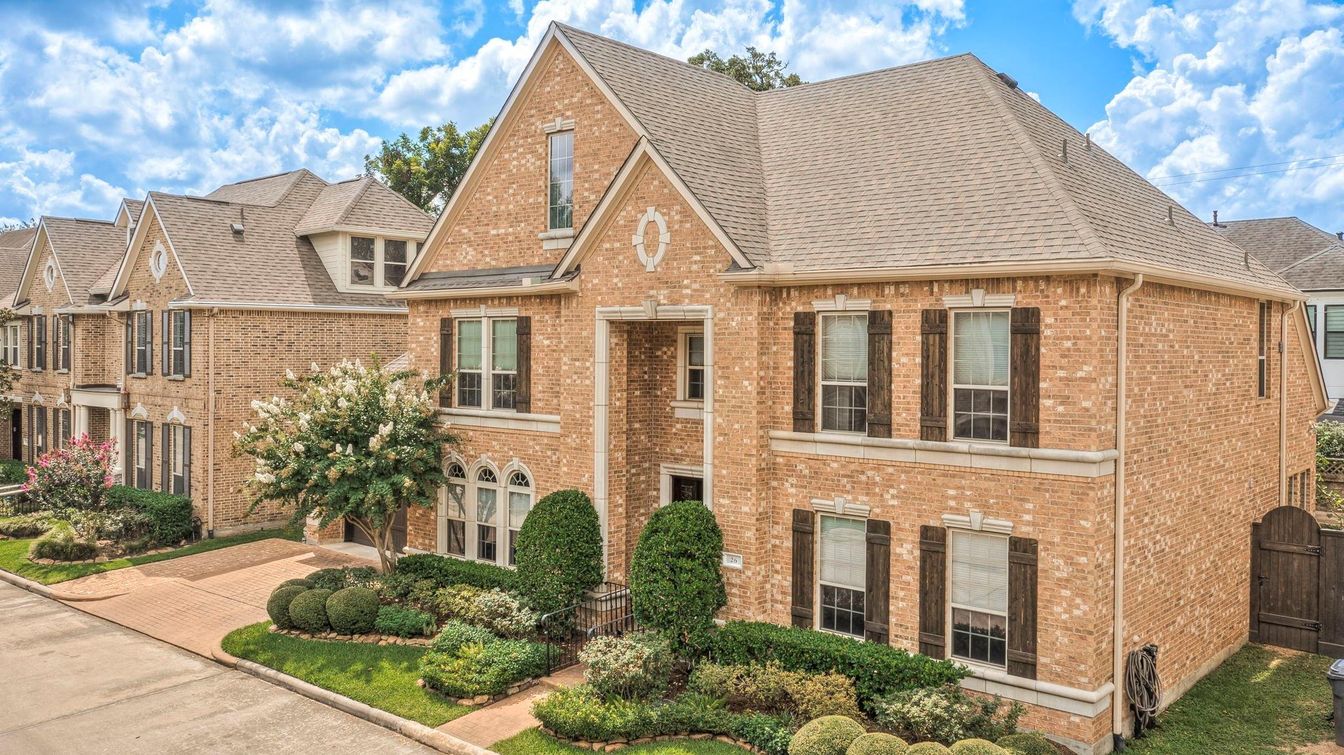 Exterior, Facade, Brick Facade, Brick Traditional