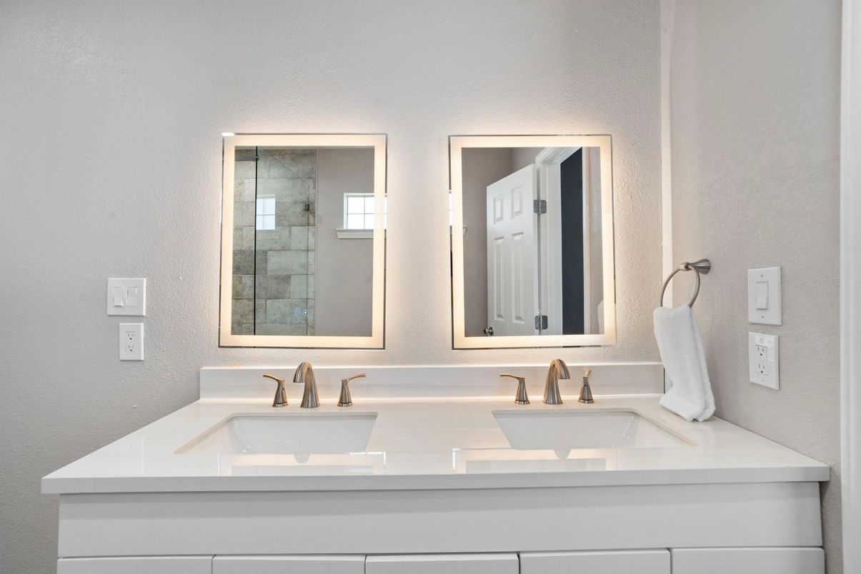 Bathroom, Dual Sink Vanities, Interior