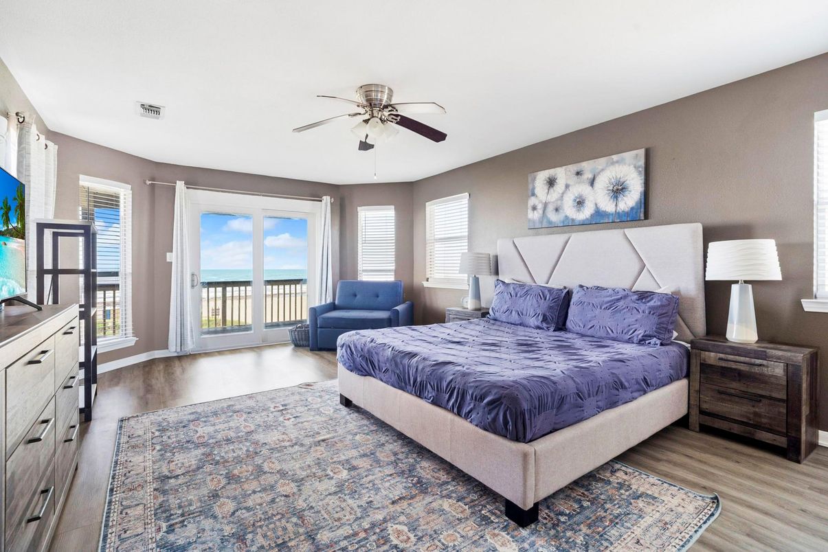 Bedroom, Interior, Water, Wood Texture Flooring