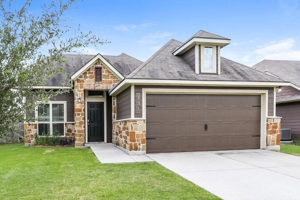 Attached, Exterior, Facade, Brick Traditional