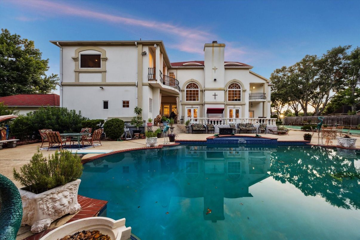 Exterior, Pool