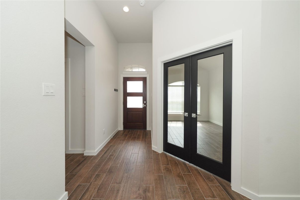 Interior, Recessed Lighting, Wood Texture Flooring