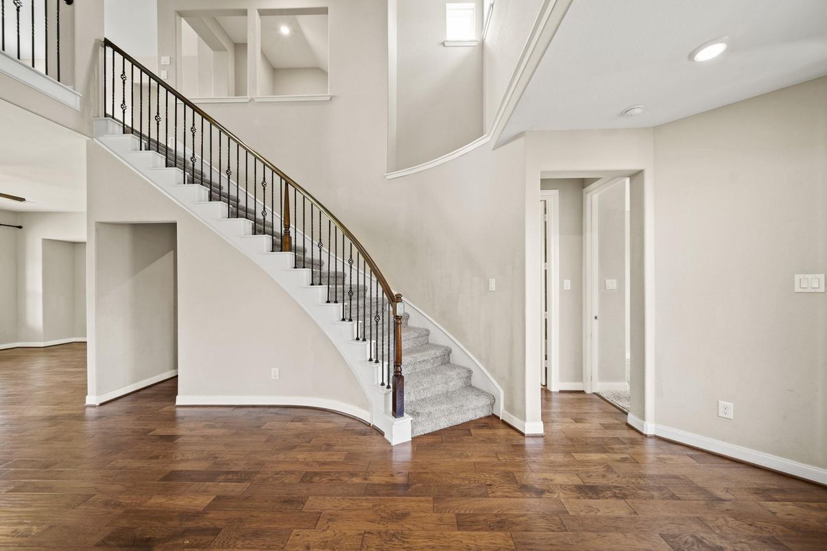 Interior, Recessed Lighting, Wood Texture Flooring