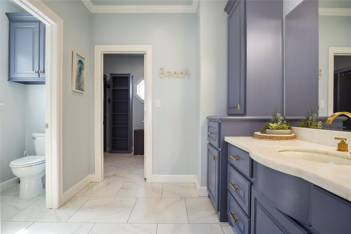 Bathroom, Dual Sink Vanities, Interior, Marble
