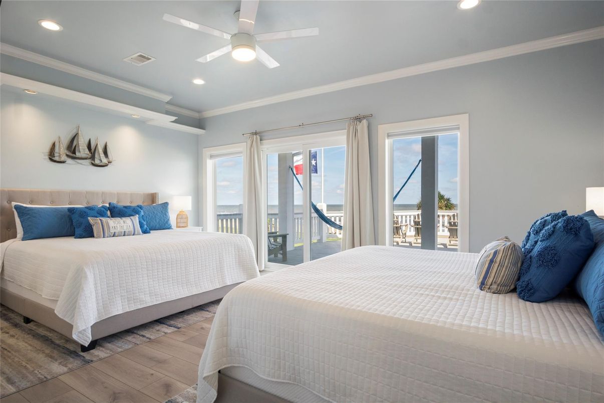 Bedroom, Interior, Recessed Lighting, Water, Wood Texture Flooring