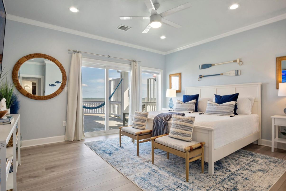 Bedroom, Interior, Recessed Lighting, Water, Wood Texture Flooring