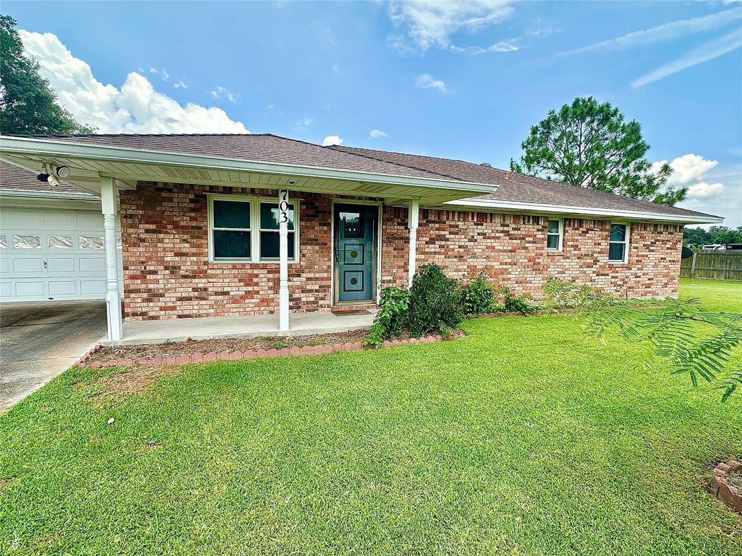 Attached, Exterior, Facade, Brick Facade, Ranch