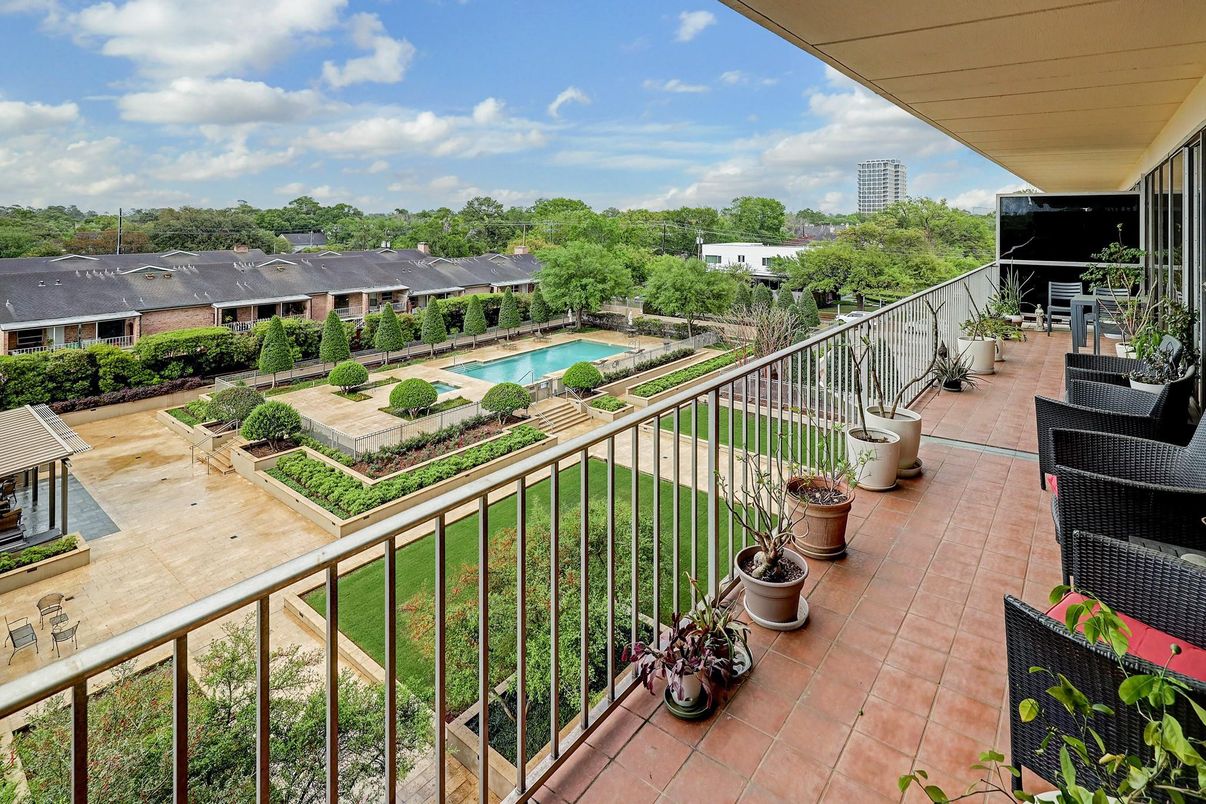 Exterior, Pool, Other