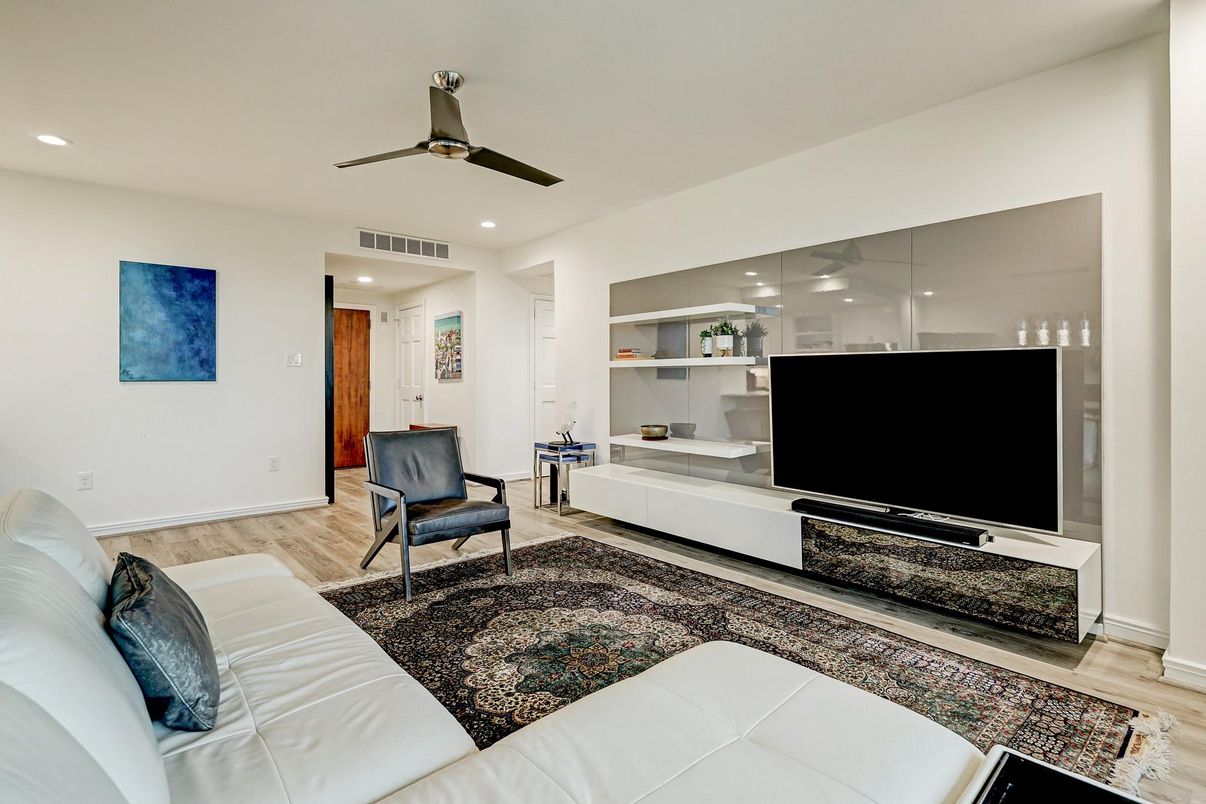 Interior, Living room, Recessed Lighting, Wood Texture Flooring