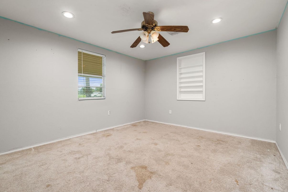 Empty room, Interior, Recessed Lighting
