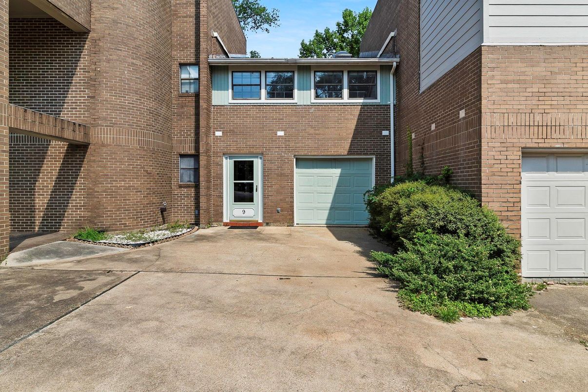 Attached, Exterior, Facade, Brick Facade, Rowhouse