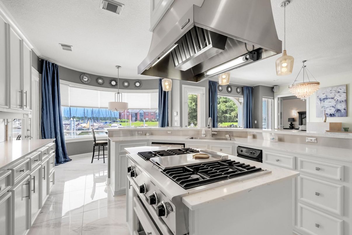 Chandelier, Dining room, Interior, Kitchen, Pendant Lights, Stainless Steel Appliances, Water