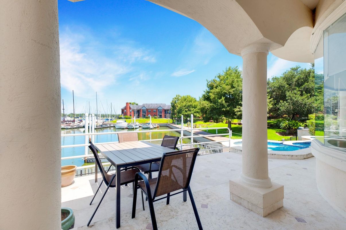 Exterior, Pool, Water