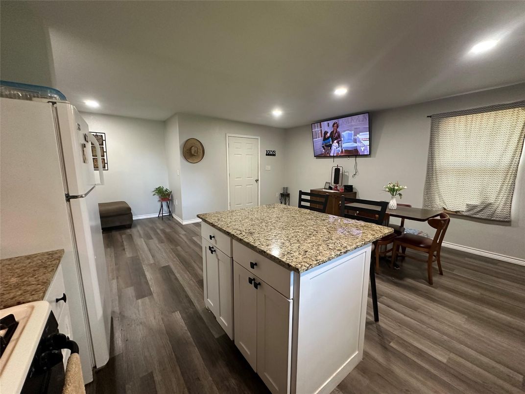 Dining room, Interior, Kitchen, Recessed Lighting, Wood Texture Flooring