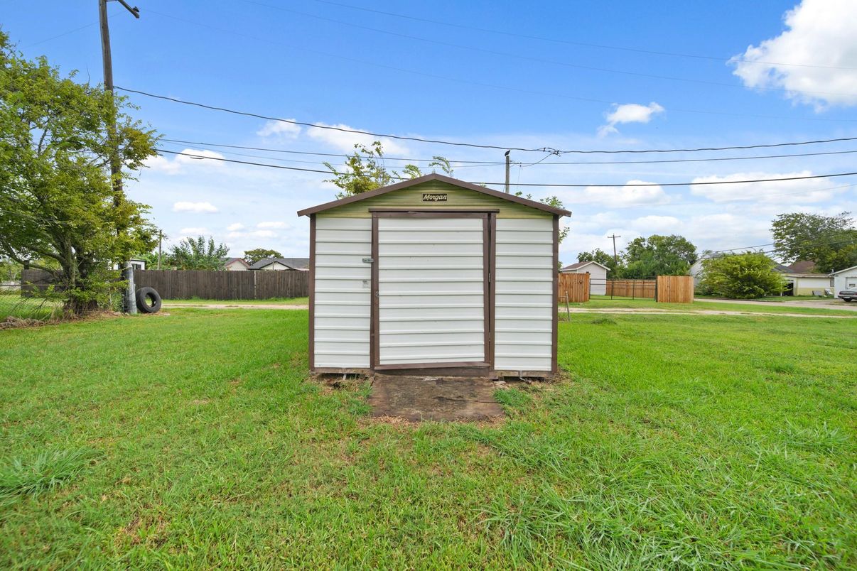Backyard, Exterior