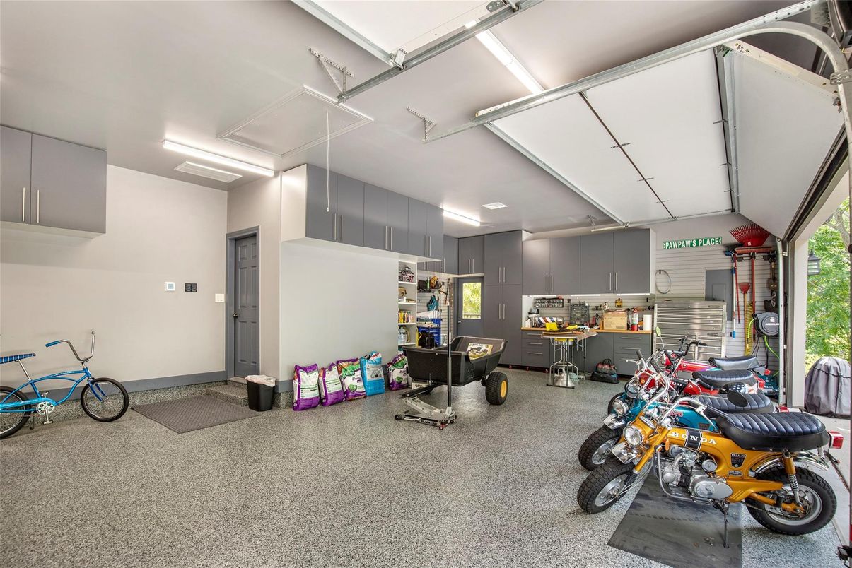 Fitness Equipment, Garage, Interior, Recessed Lighting