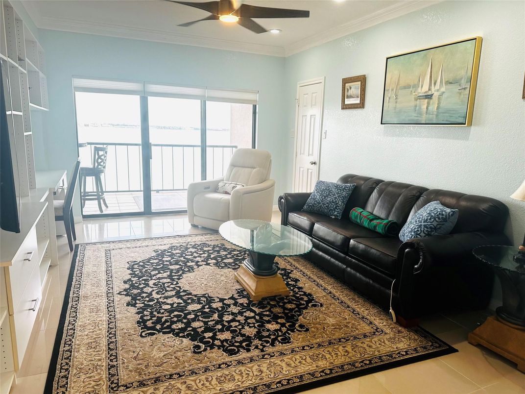 Interior, Living room, Recessed Lighting, Water