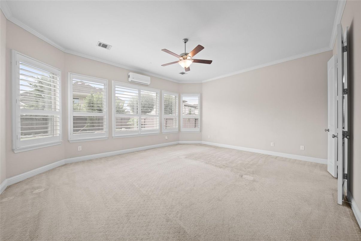 Empty room, Interior