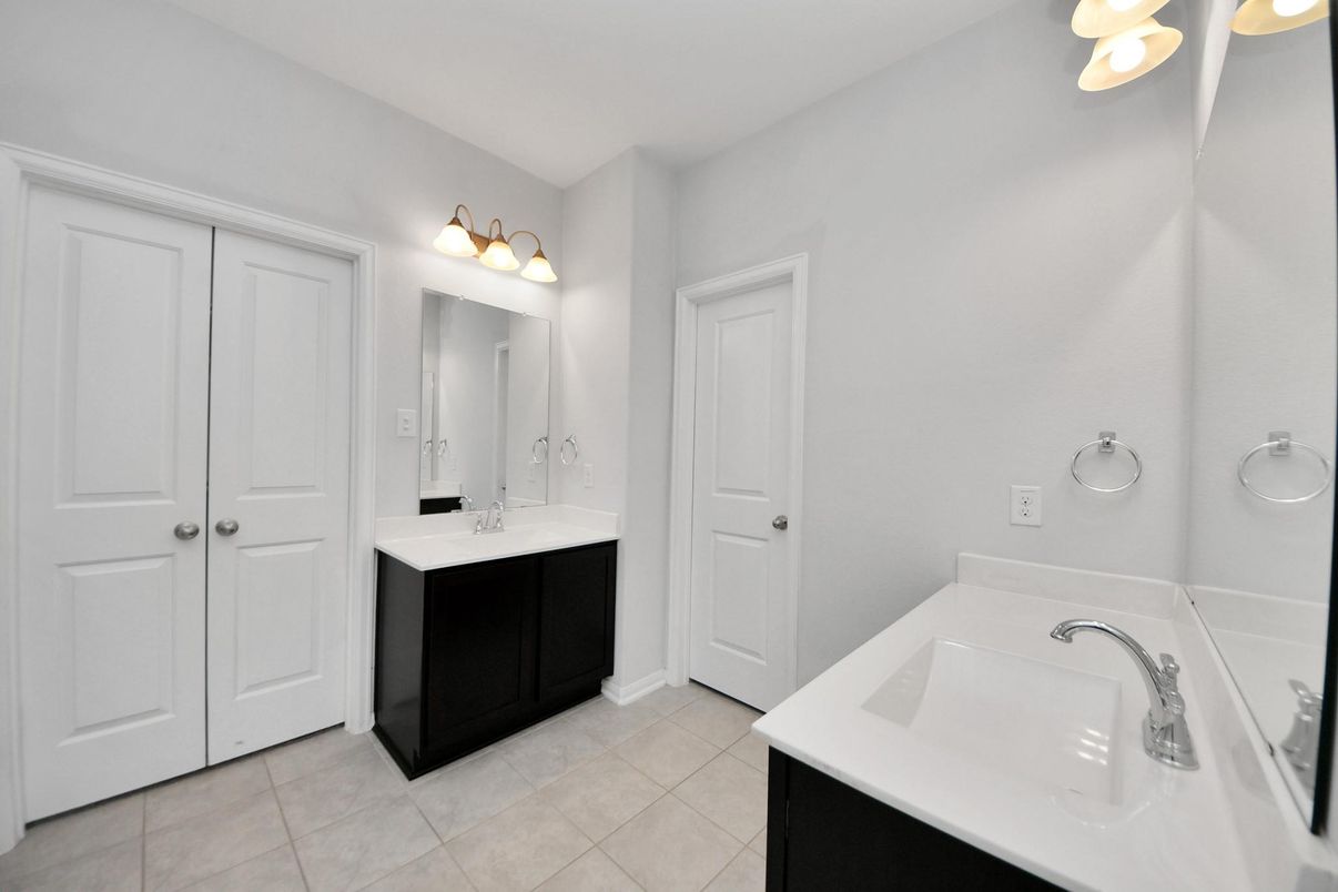 Bathroom, Dual Sink Vanities, Interior