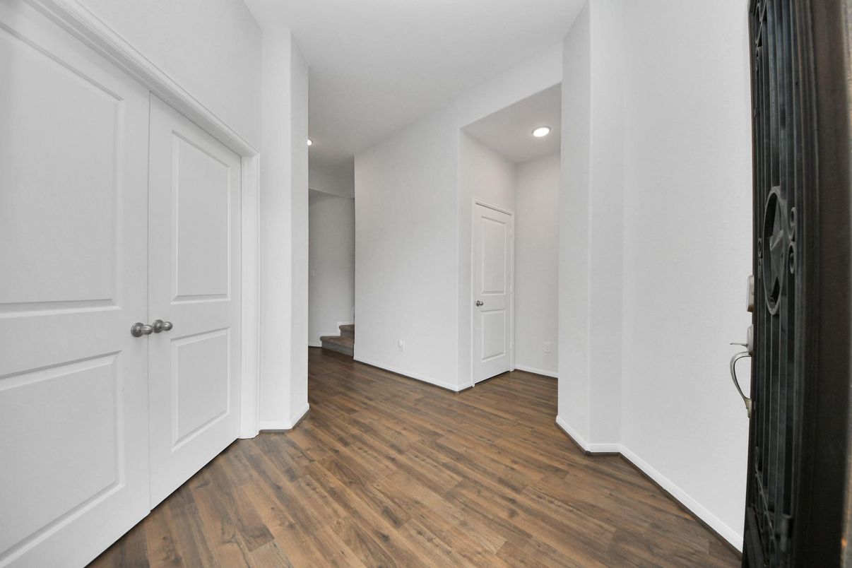 Interior, Recessed Lighting, Wood Texture Flooring