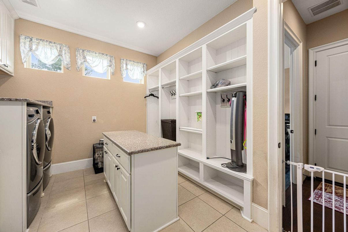 Interior, Recessed Lighting, Walk-in Closets, Washer