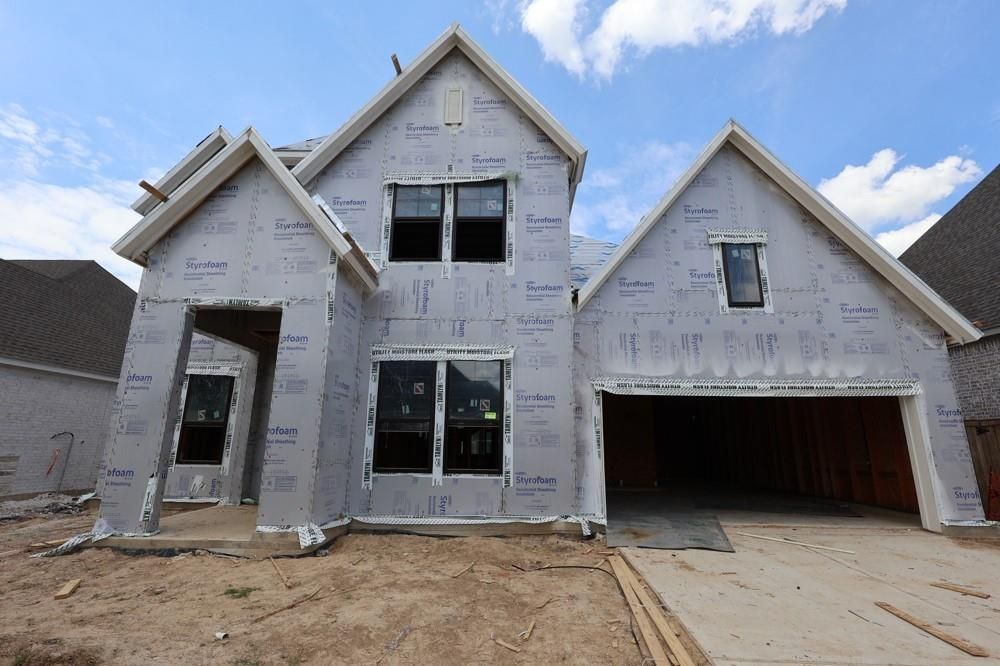 Attached, Exterior, Facade, Farmhouse