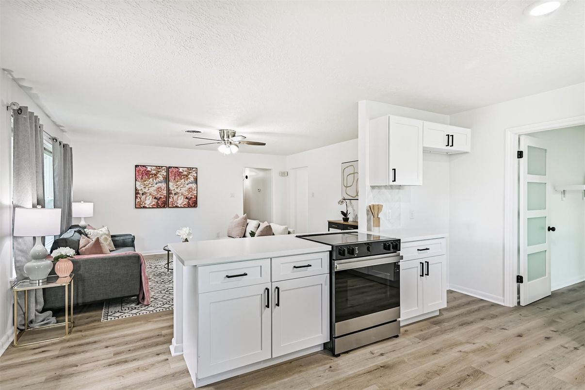 Interior, Kitchen, Living room, Recessed Lighting, Wood Texture Flooring