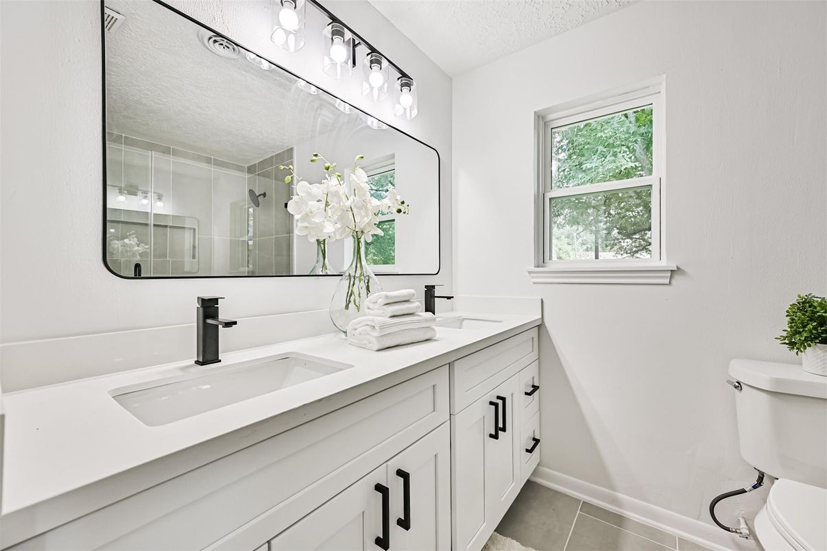 Bathroom, Dual Sink Vanities, Interior