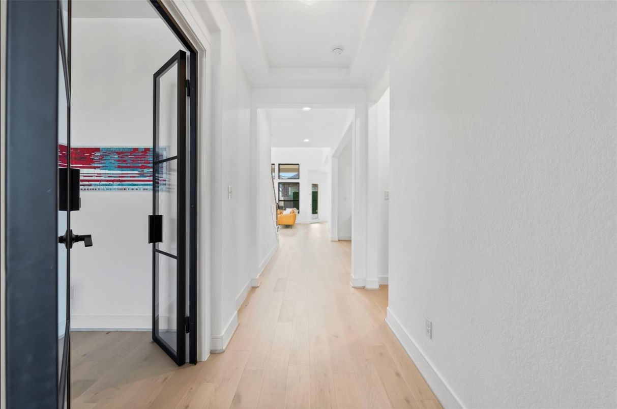 Interior, Recessed Lighting, Wood Texture Flooring