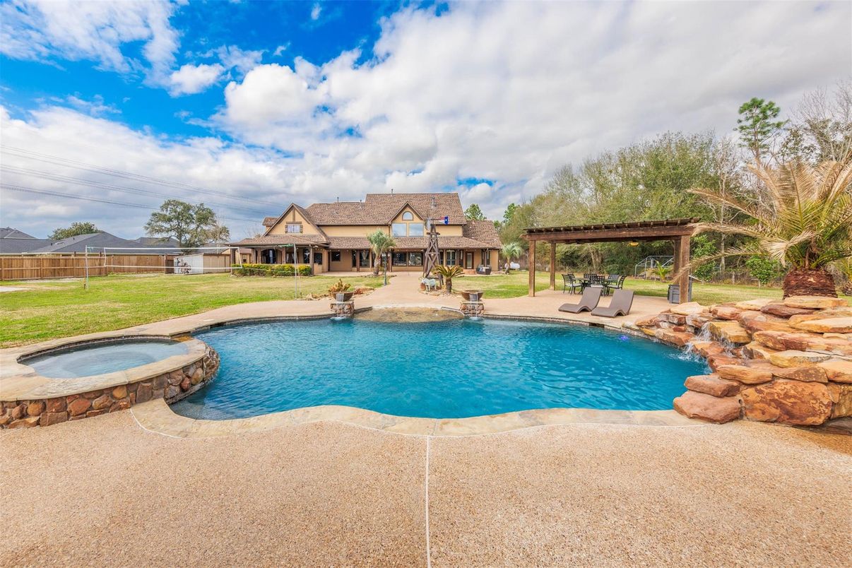 Exterior, Pool