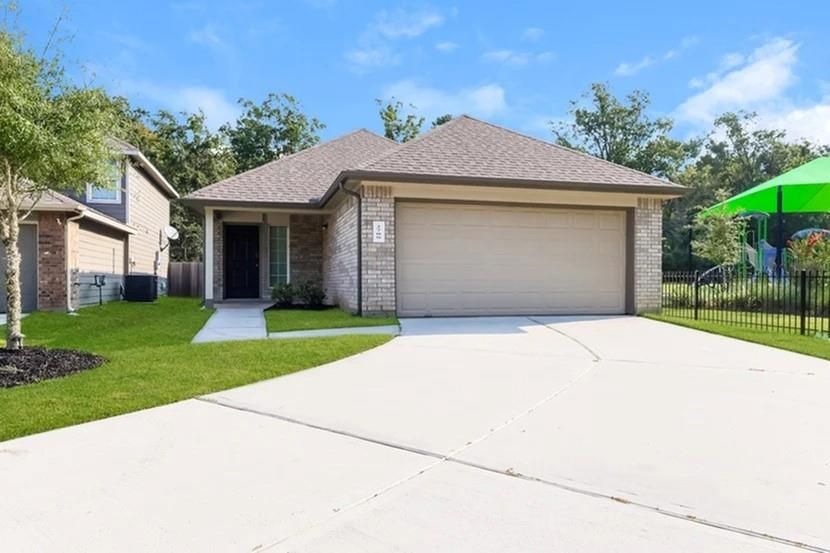 Attached, Exterior, Facade, Brick Facade, Ranch