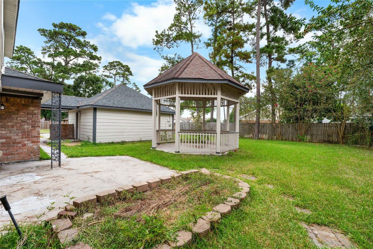 Backyard, Detached Garage, Exterior