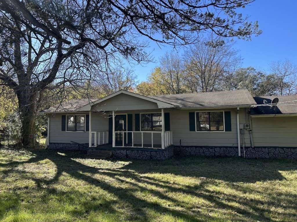 Backyard, Exterior, Facade, Ranch