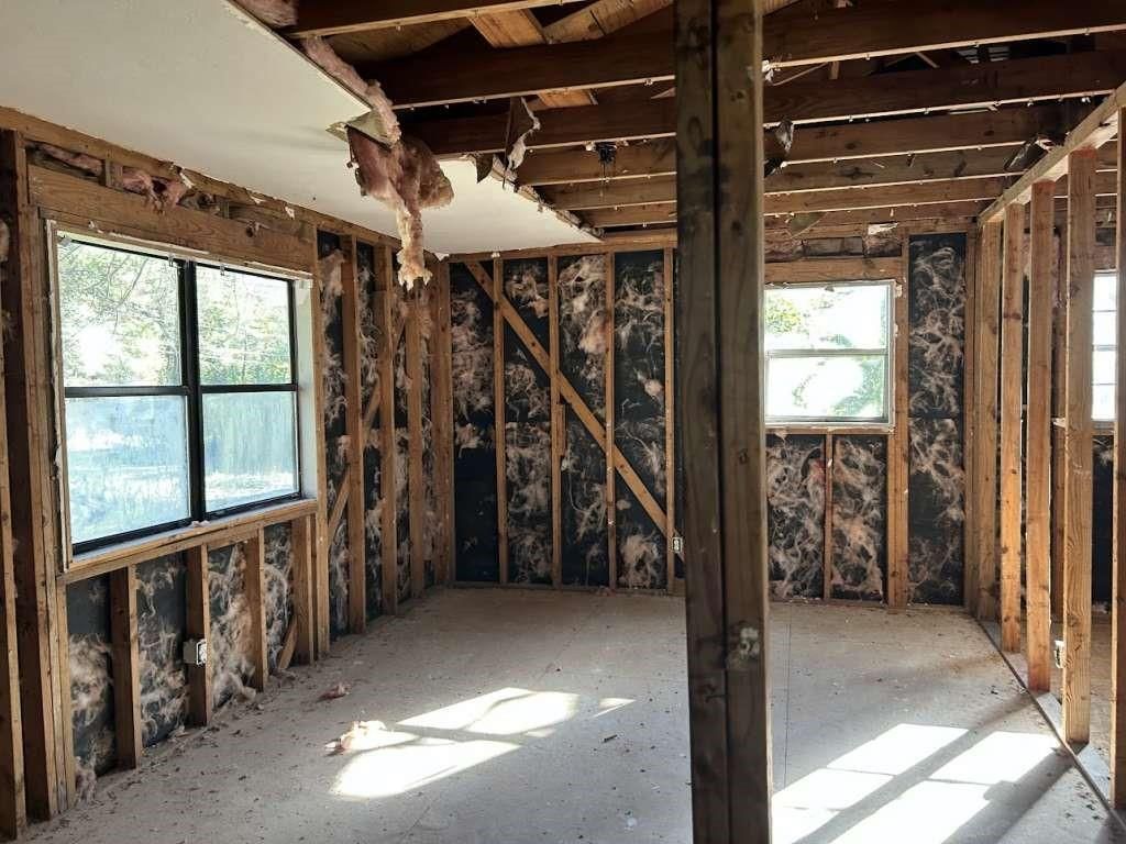 Empty room, Interior, Wooden Beams