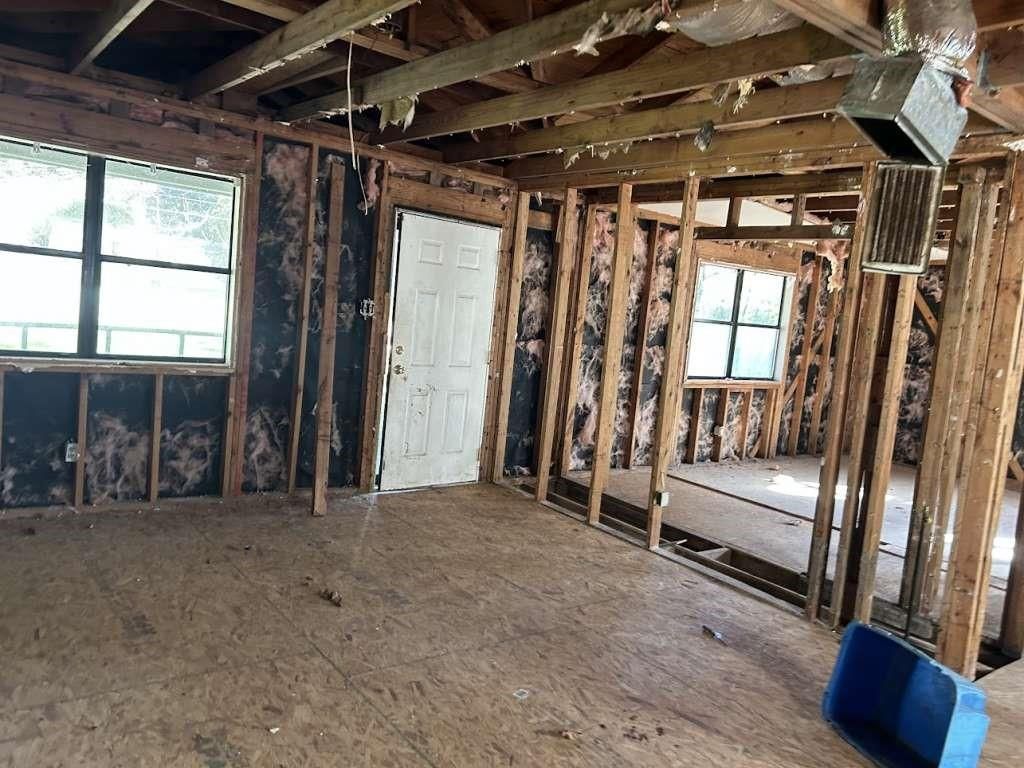 Empty room, Interior, Wooden Beams