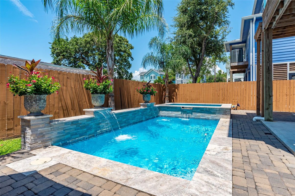 Exterior, Pool