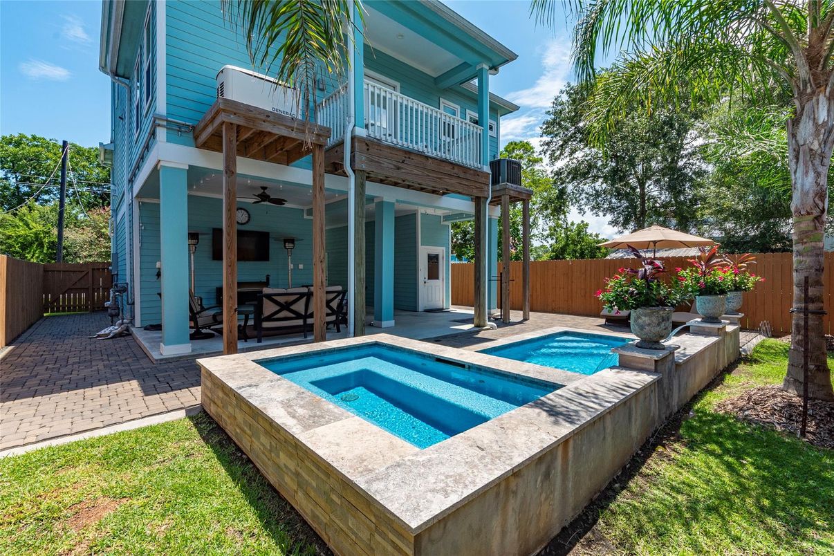 Exterior, Pool