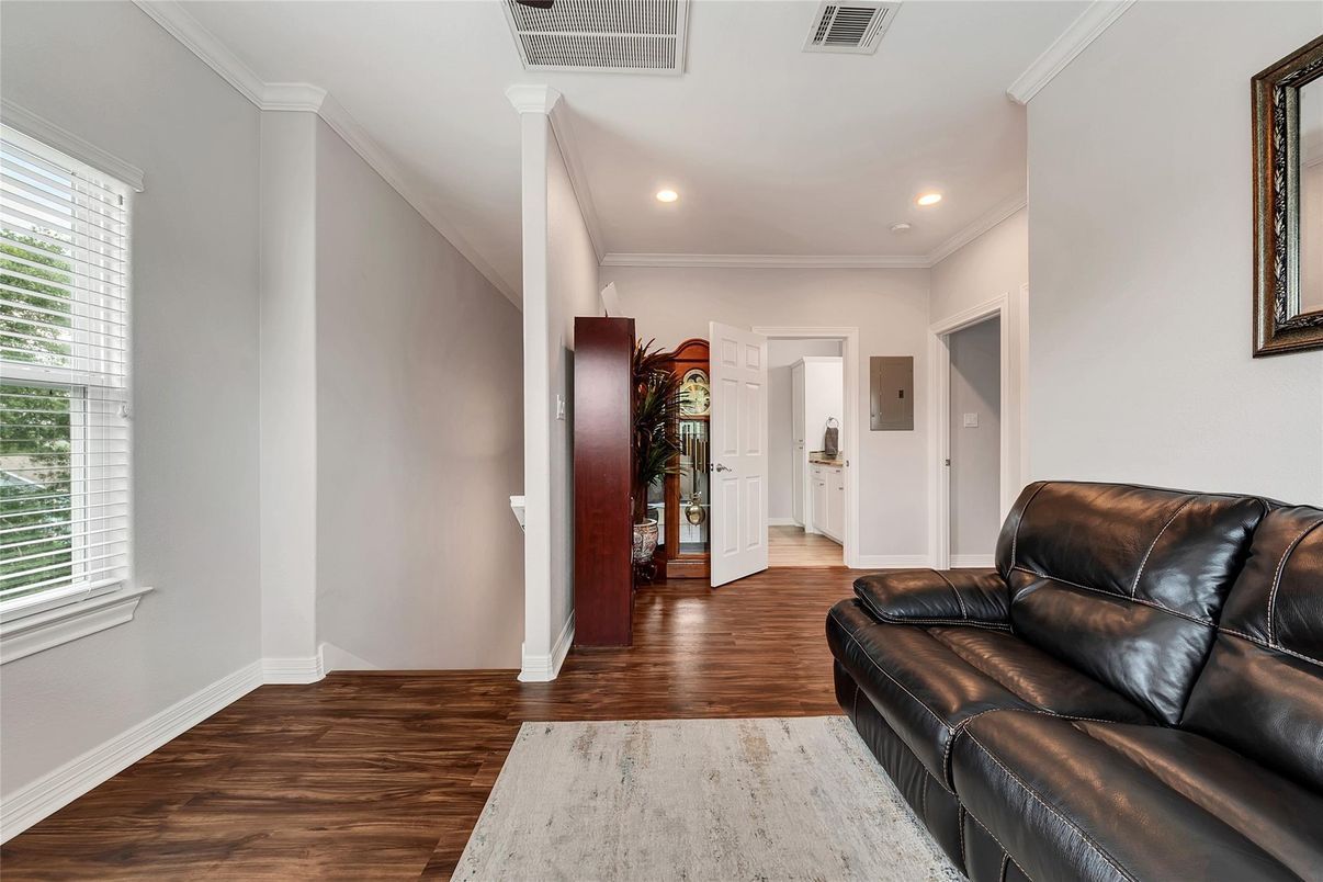 Interior, Recessed Lighting, Wood Texture Flooring