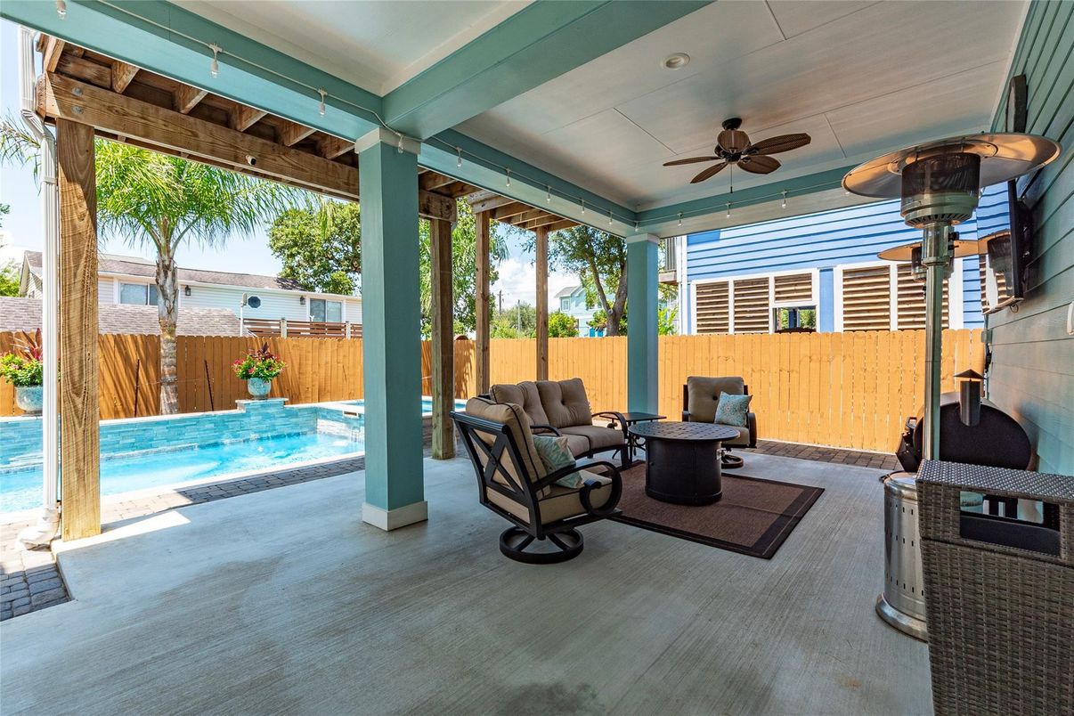 Exterior, Pool