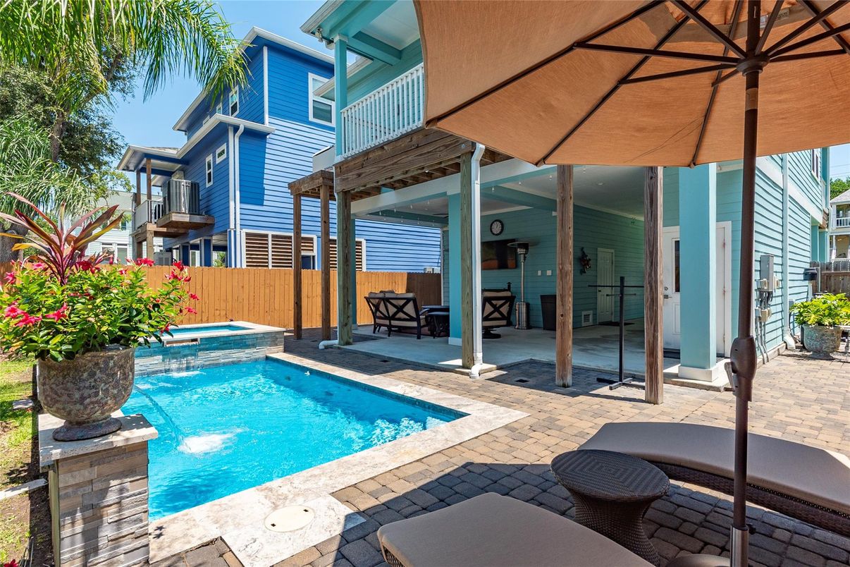 Exterior, Pool