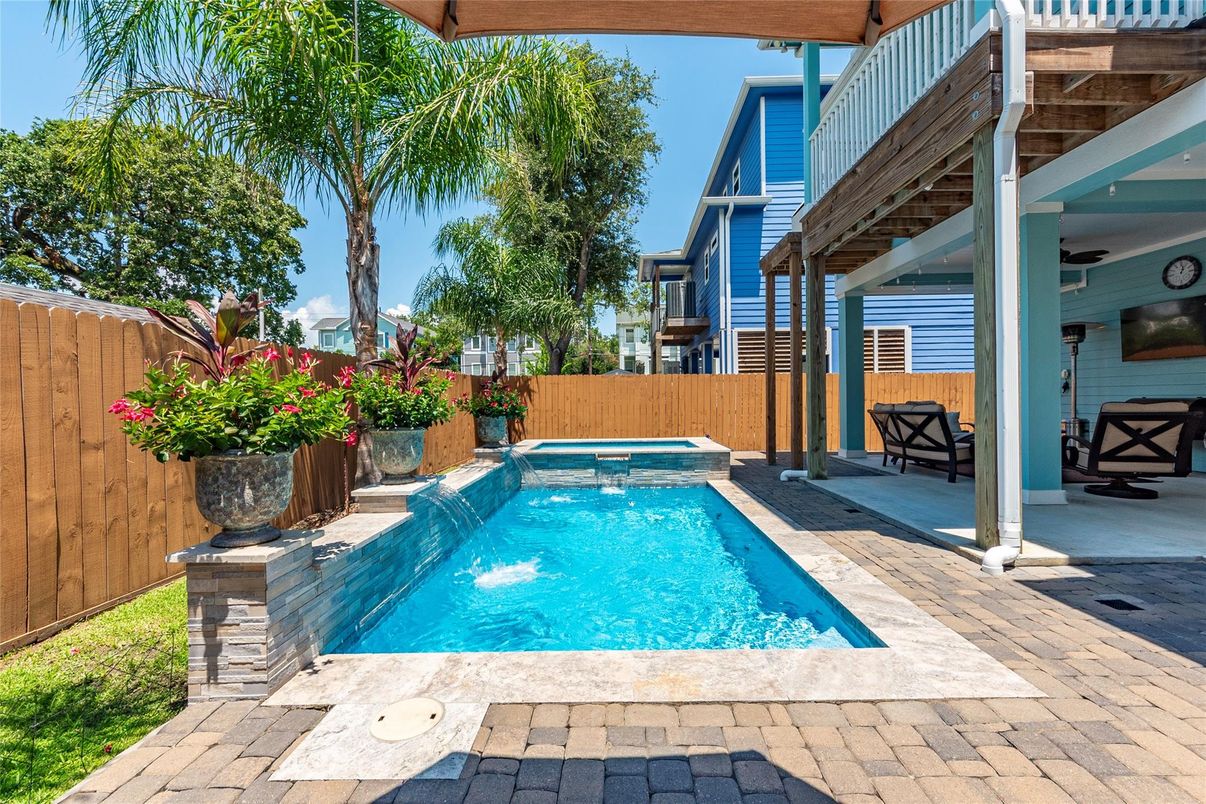 Exterior, Pool