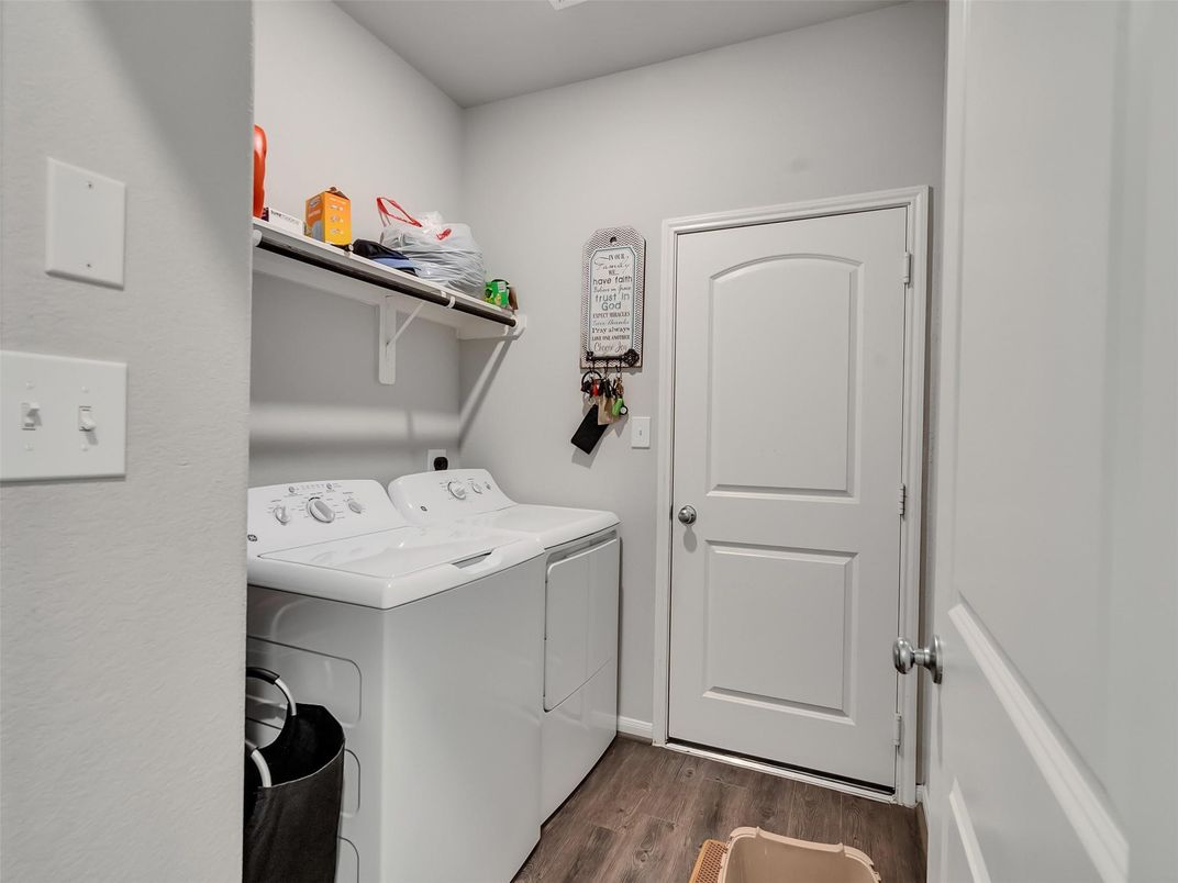 Interior, Washer, Wood Texture Flooring