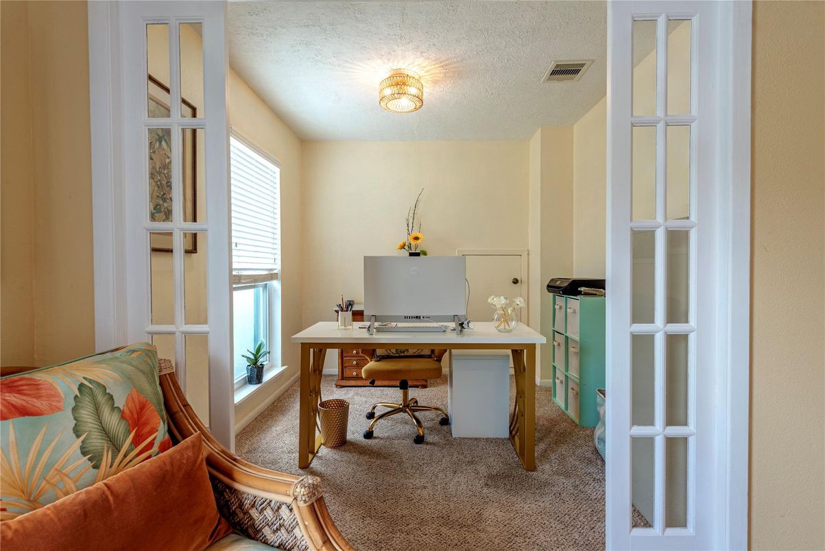 Home Office, Interior
