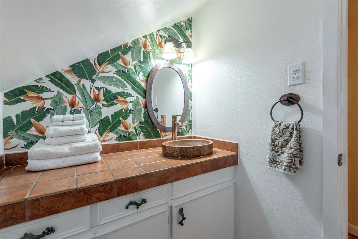 Bathroom, Interior, Tile Countertops