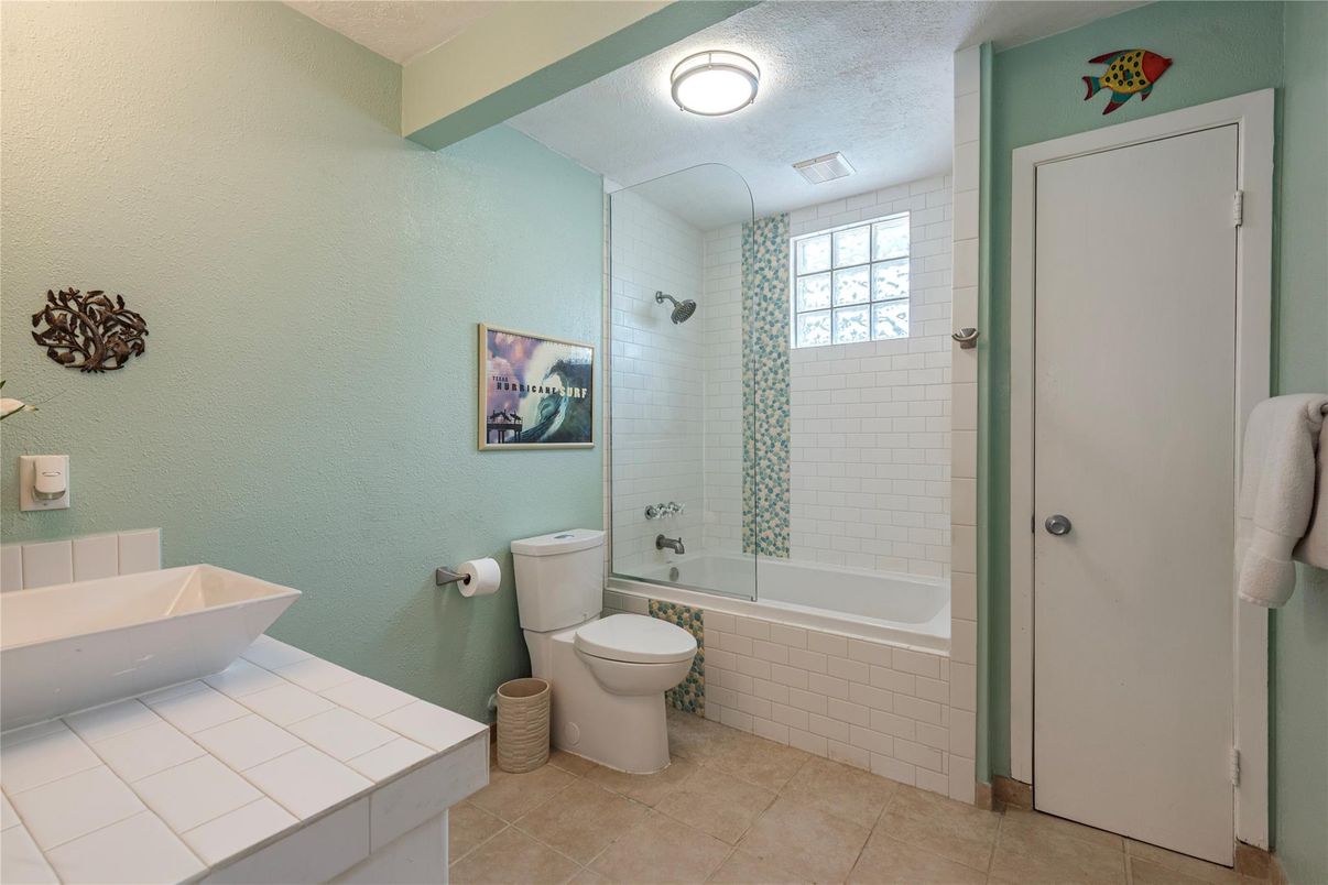 Bathroom, Interior, Tile Countertops