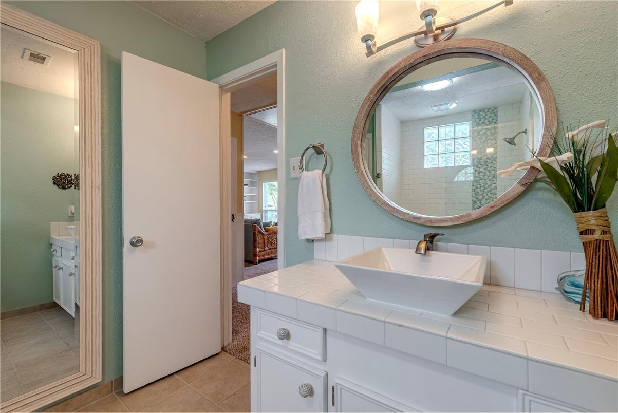 Bathroom, Interior, Tile Countertops