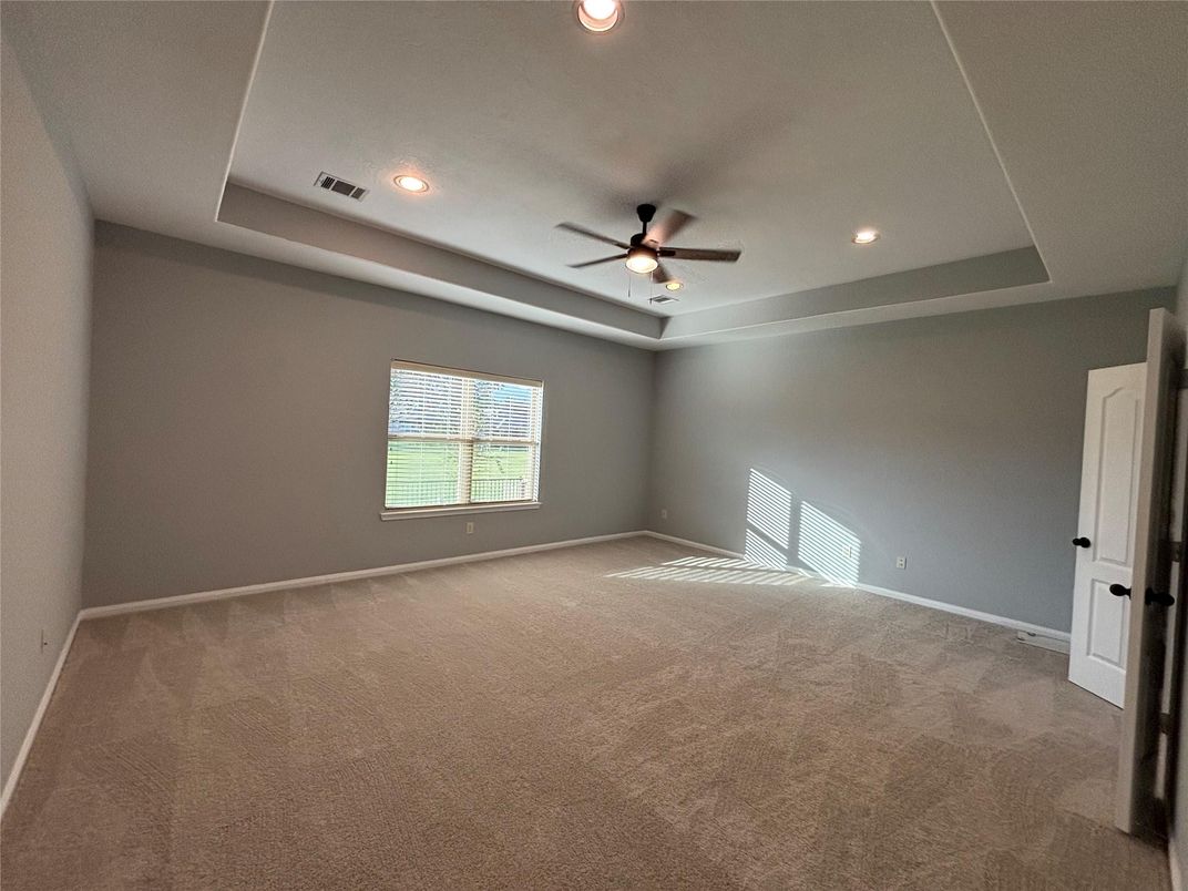 Empty room, Interior, Recessed Lighting