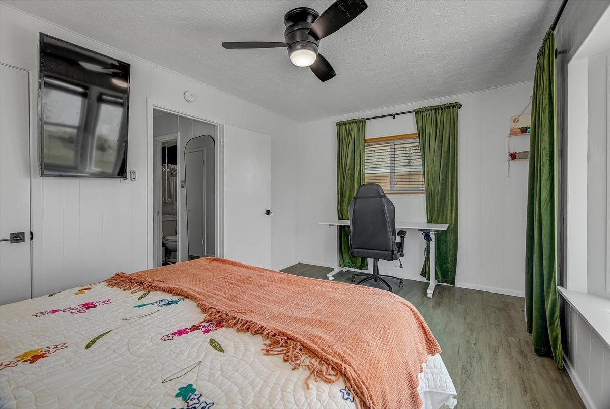 Bedroom, Home Office, Interior, Wood Texture Flooring
