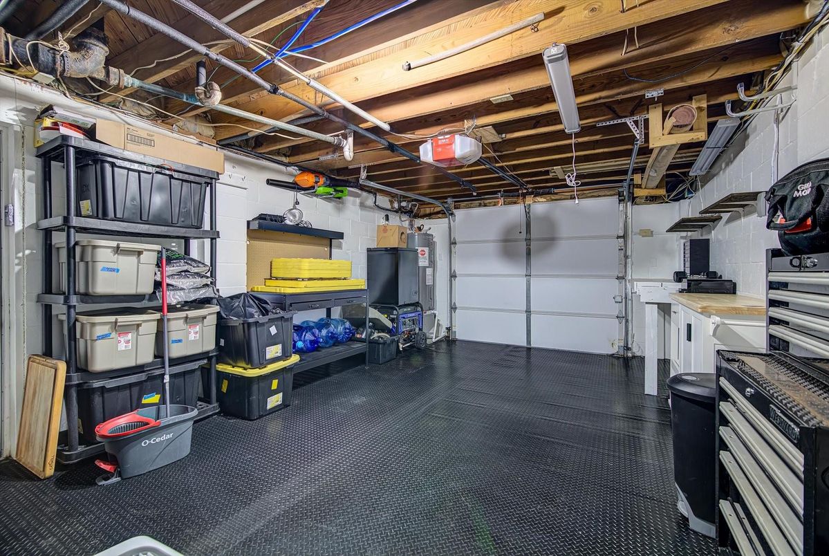 Garage, Interior, Wooden Beams
