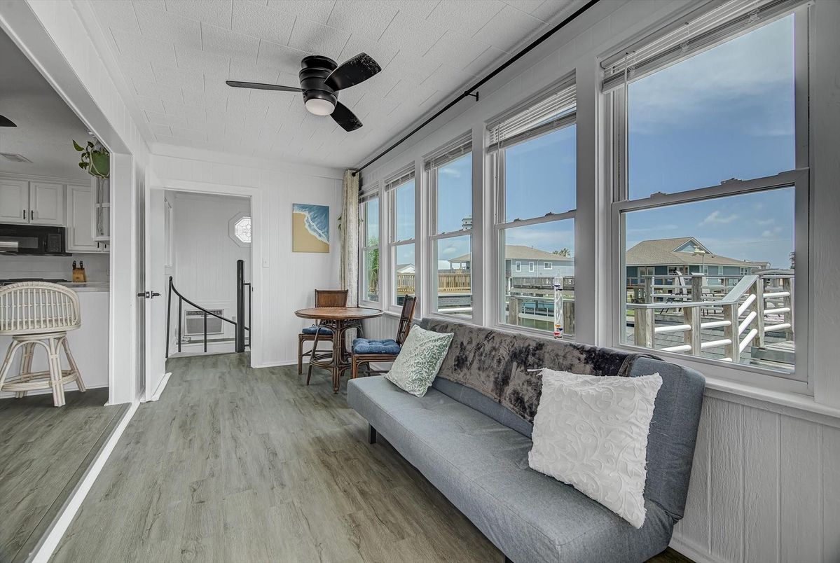 Dining room, Interior, Sun Room, Wood Texture Flooring